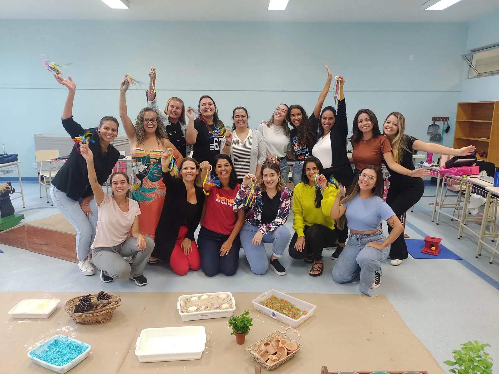 Turma de educadores durante formação Montessori presencial no Centro de Estudos Menino Jesus